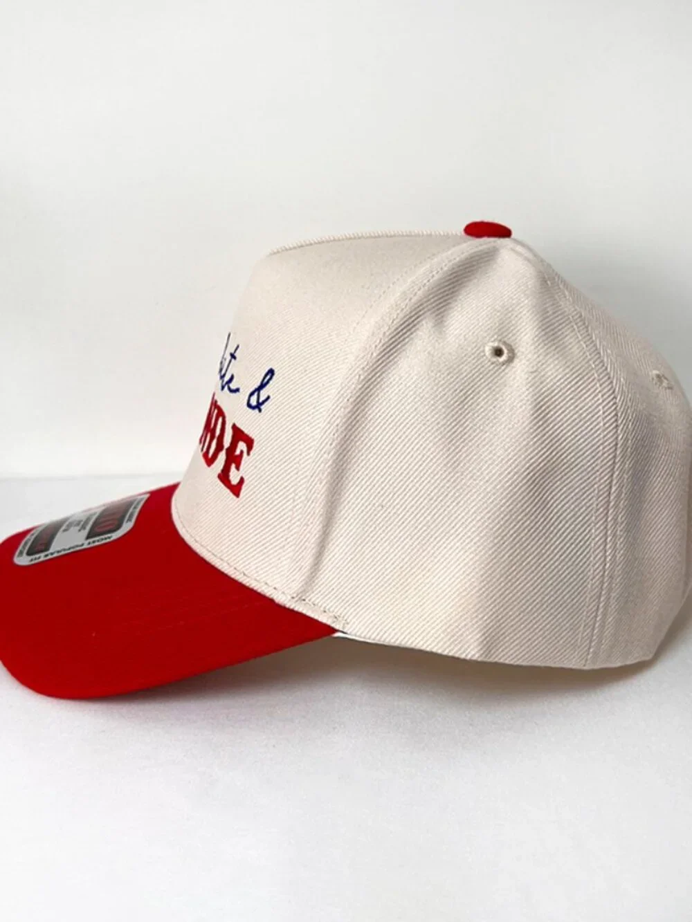 Red cap Blonde cap wdger er ger e gedrgb wg we gweg wegerbe
